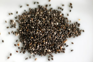 chia 1 300x200 - Os 7 Alimentos que não podem faltar no Cardápio da Dieta Saudável